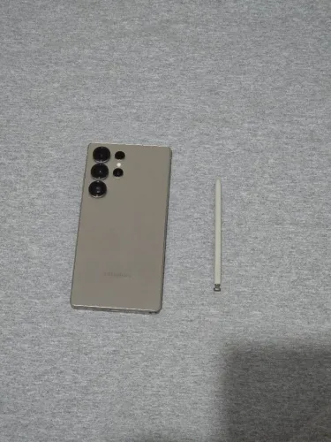 Samsung Galaxy S25 Ultra 512GB cinza USADO MAIS ACESSÓRIOS