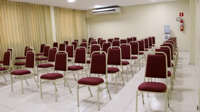 Cadeira Empilhável para Auditórios