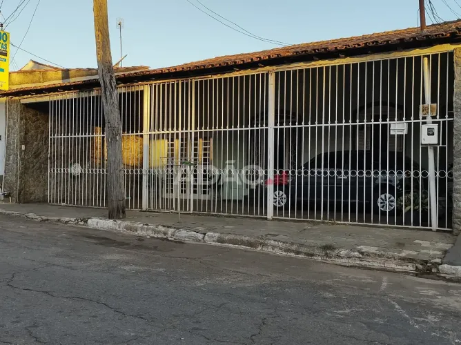Casa à venda com barracão na Vila Lucy - 2Q