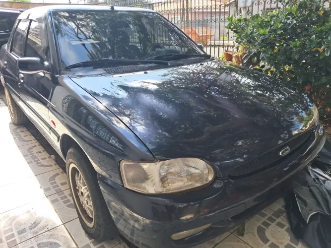Ford Escort GL 1.8i 16V 4P 2000