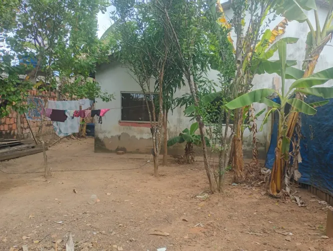 Vendo ou troco esta casa numa chácara.