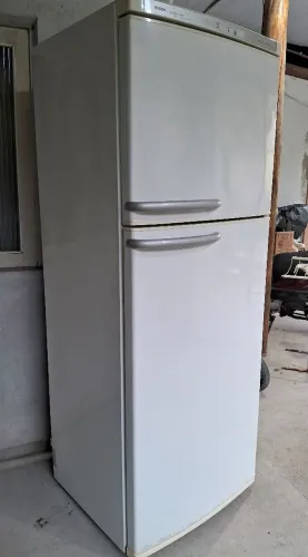 Vendo geladeira super grande funcionando perfeitamente