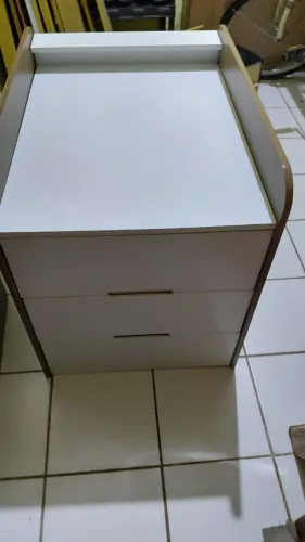 Móvel com gaveta