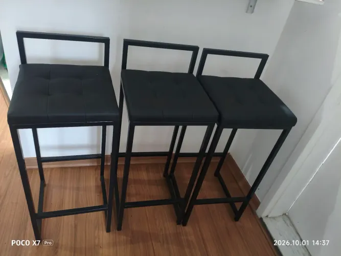 Vendo três banqueta, em ótimo estado!