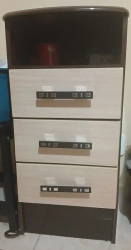 Cômoda compacta com 3 gavetas 