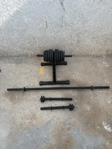 Anilhas e barras para musculação 