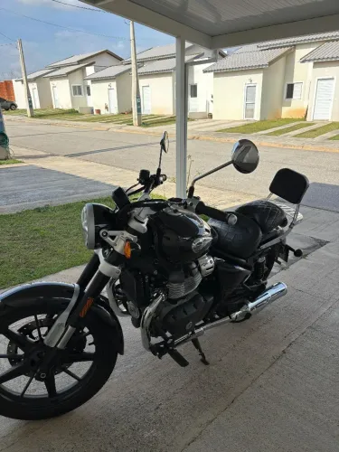 RE Super Meteor 650 com banco confort