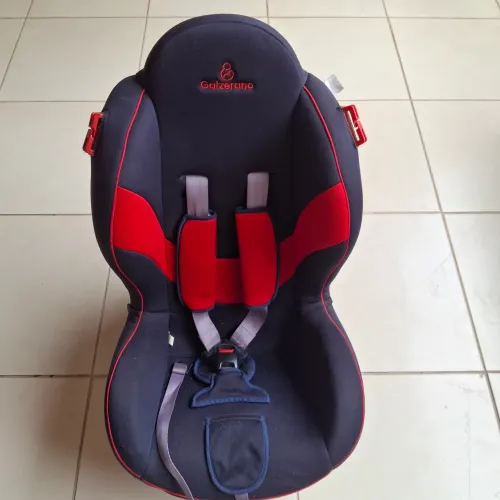 Vendo uma cadeirinha