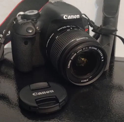 CÂMERA FOTOGRÁFICA - Canon EOS Rebel T3i + lente 18-55 mm