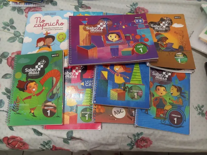 Vendo ou troco livros 1° ano
