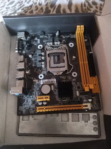 Placa Mãe LGA 1156 BPC-HM55-NT Com Defeito - Para Reparo