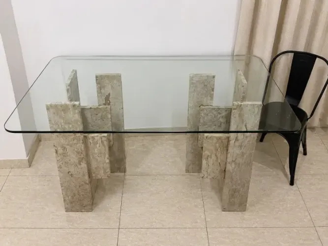 Mesa de Jantar em Vidro com Base em Mármore/Pedra - Estilo Moderno