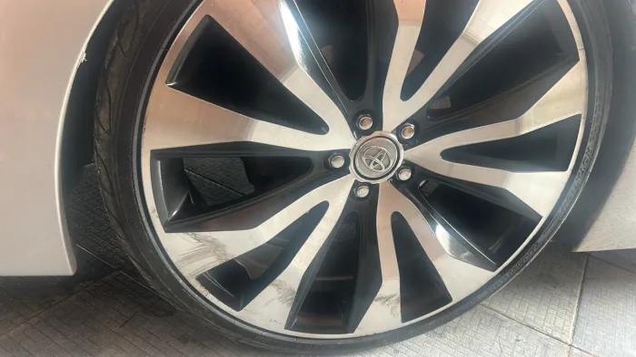 Rodas liga leve aro 20 pneus excelentes 