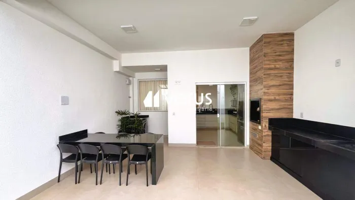 Sobrado Residencial no Grand Ville, Uberlândia - 154 m² Úteis