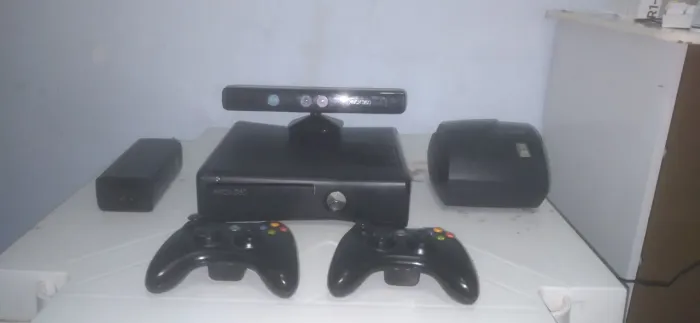Xbox 360 slim desbloqueado rgh, com 35 jogos