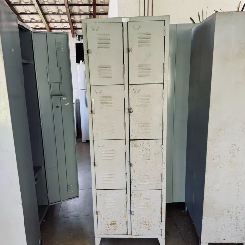 Armário de ferro 8 portas 