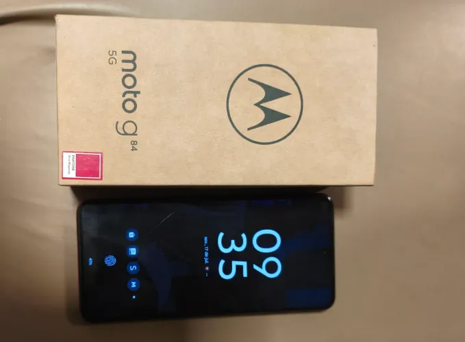 Moto G84