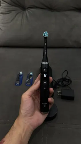Escova Oral-B iO Series 10 + Brinde