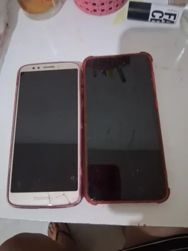 Lote 2 Celulares [Motora/Sansung]: Um Funcionando e Outro Para Peças