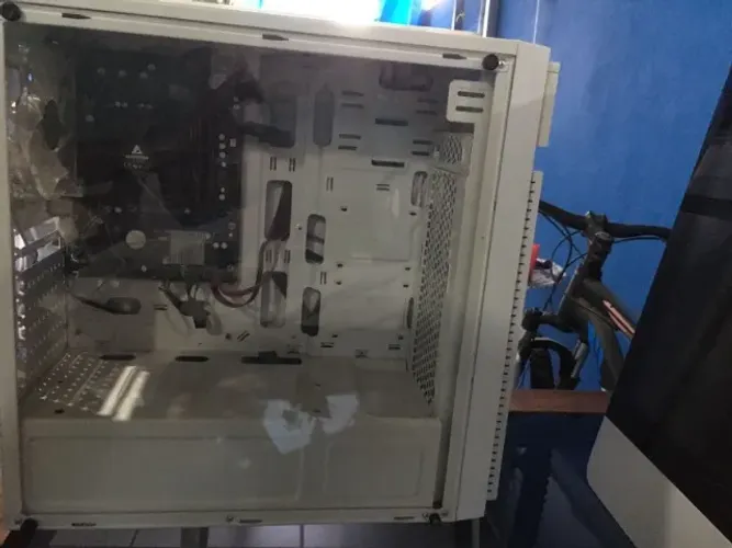 Vendo Rápido-Gabinete PC Branco Completo com Fonte-BomEstado-Ótimo para Montar PC Gamer!