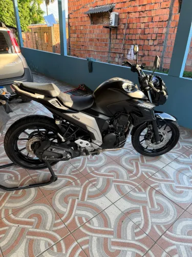 Vendo Yamaha FZ25 22/23
