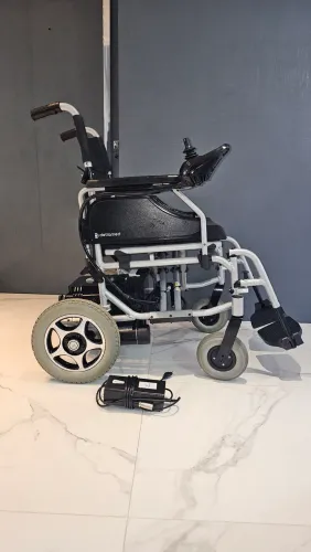 Cadeira de rodas elétrica motorizada