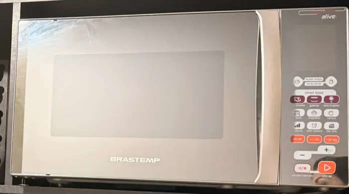 Microondas Eletrolux semi novo