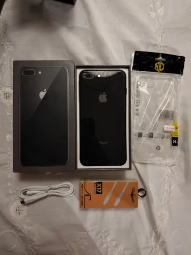 iPhone 8 Plus com caixa e procedência !