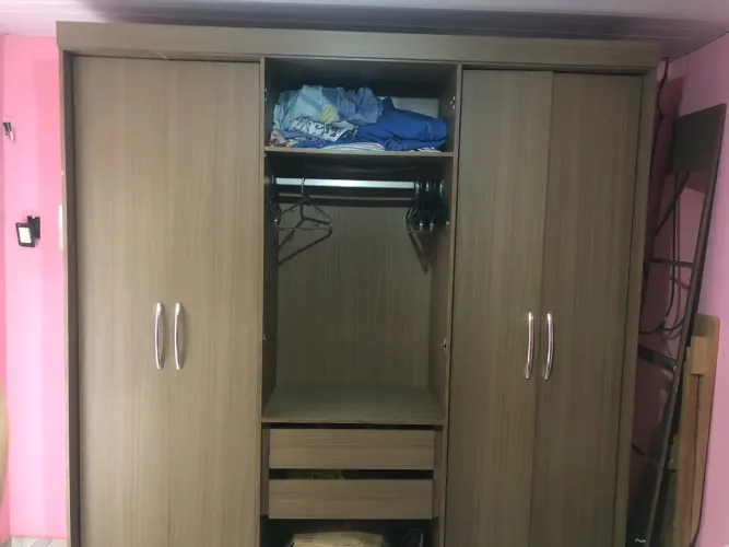 Vendo esse guarda roupa, e bom estado não faço entrega