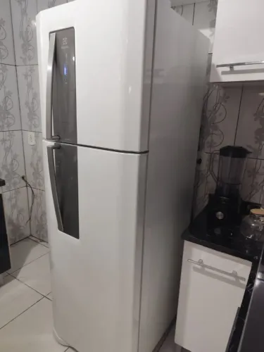 Geladeira Eletrolux 382L