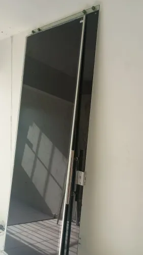 Porta de vidro 2,5 de altura por 2 metros de largura