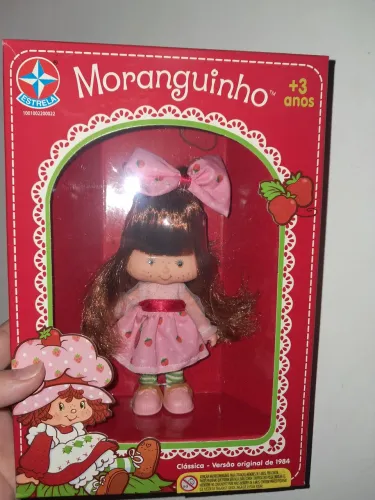Boneca Moranguinho na caixa lacrada