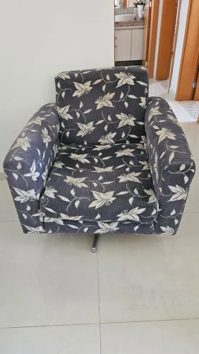 Poltrona giratória floral
