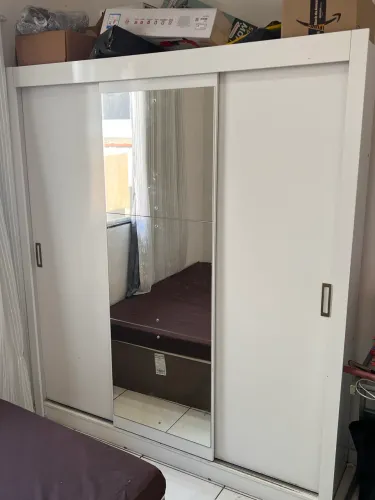 Vendo Armário/Guarda Roupa 3 portas com Espelho