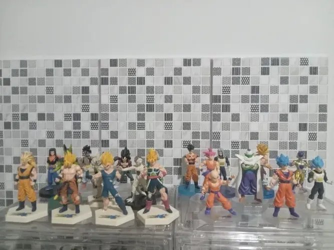 20 bonecos de Dragon ball com base
