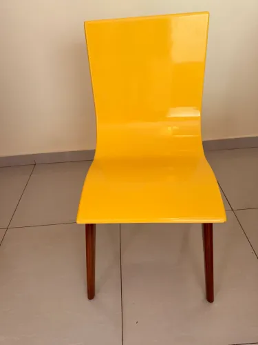 Cadeira toda em madeira 