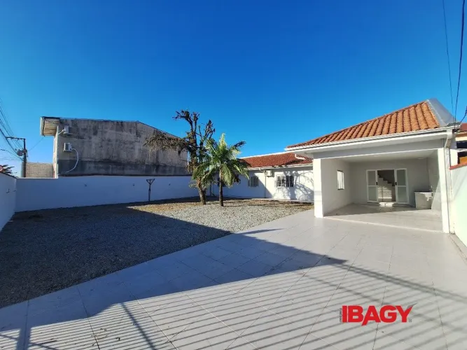 Excelente Casa 3 dormitório(s) em Nova Palhoça - Palhoça