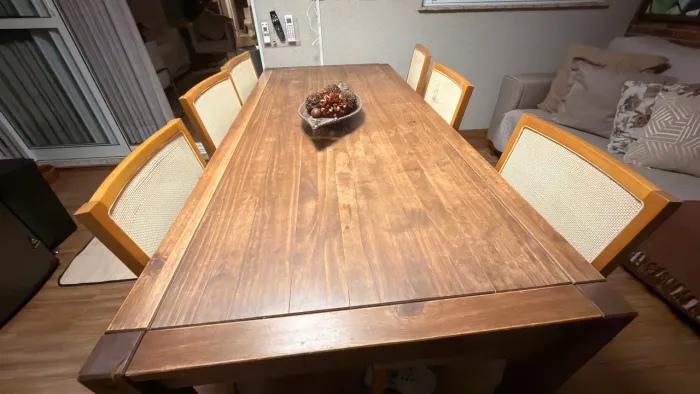 Conjunto mesa e cadeiras 6 lugares