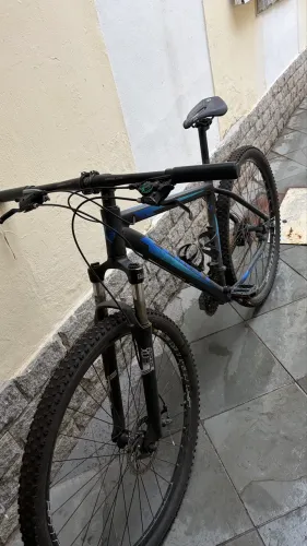 Mountain Bike Aro 29 - Quadro 19 - Shimano/Absolute - Pneus Novos