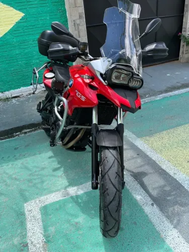 Vendo BMW F700 GS em excelente estado, muito bem cuidada e pronta para rodar.