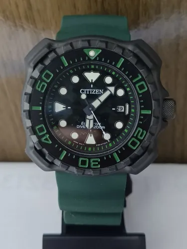 Relógio Citizen New Tuna Verde Titanium original eco-drive 