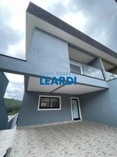 CASA ASSOBRADADA - PORTAIS (POLVILHO) - SP