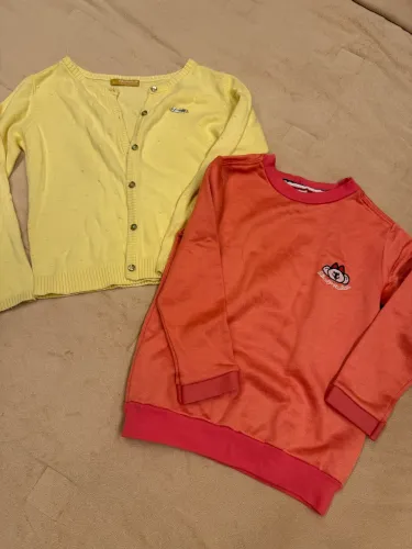 Duas blusas de frio, femininas, infantis