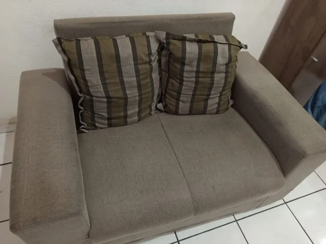 Sofá de dois lugares