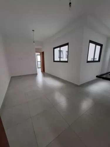 Apartamento novo à venda na Vila Guiomar 2 dormitórios, suíte e sacada