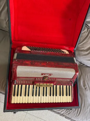 Acordeon eletrificada scandalli 120 baixos