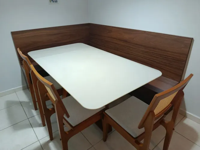 Mesa de Jantar 6 Lugares em Madeira Maciça + Vidro Temperado