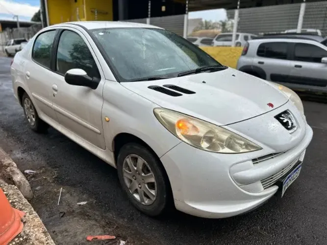 Peugeot 207 Sedan Passion XR 1.4 Flex 8V 4P 2012