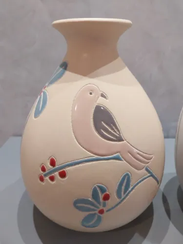 Vaso decorativo em cerâmica bege