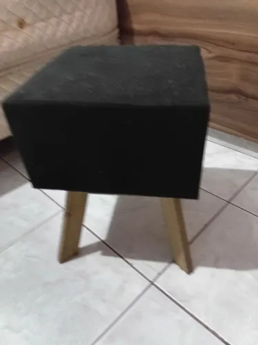 Puff banco 4 pernas preto madeira e tecido